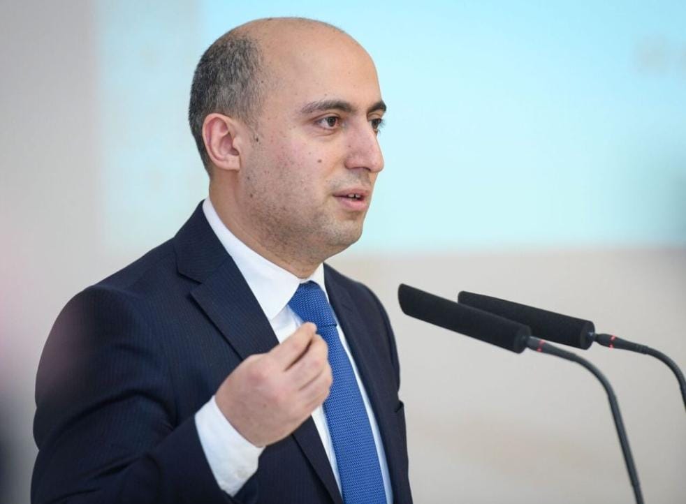 Nazir: Bəzi universitetlərin kağız formada sənəd tələb etməsi doğru deyil