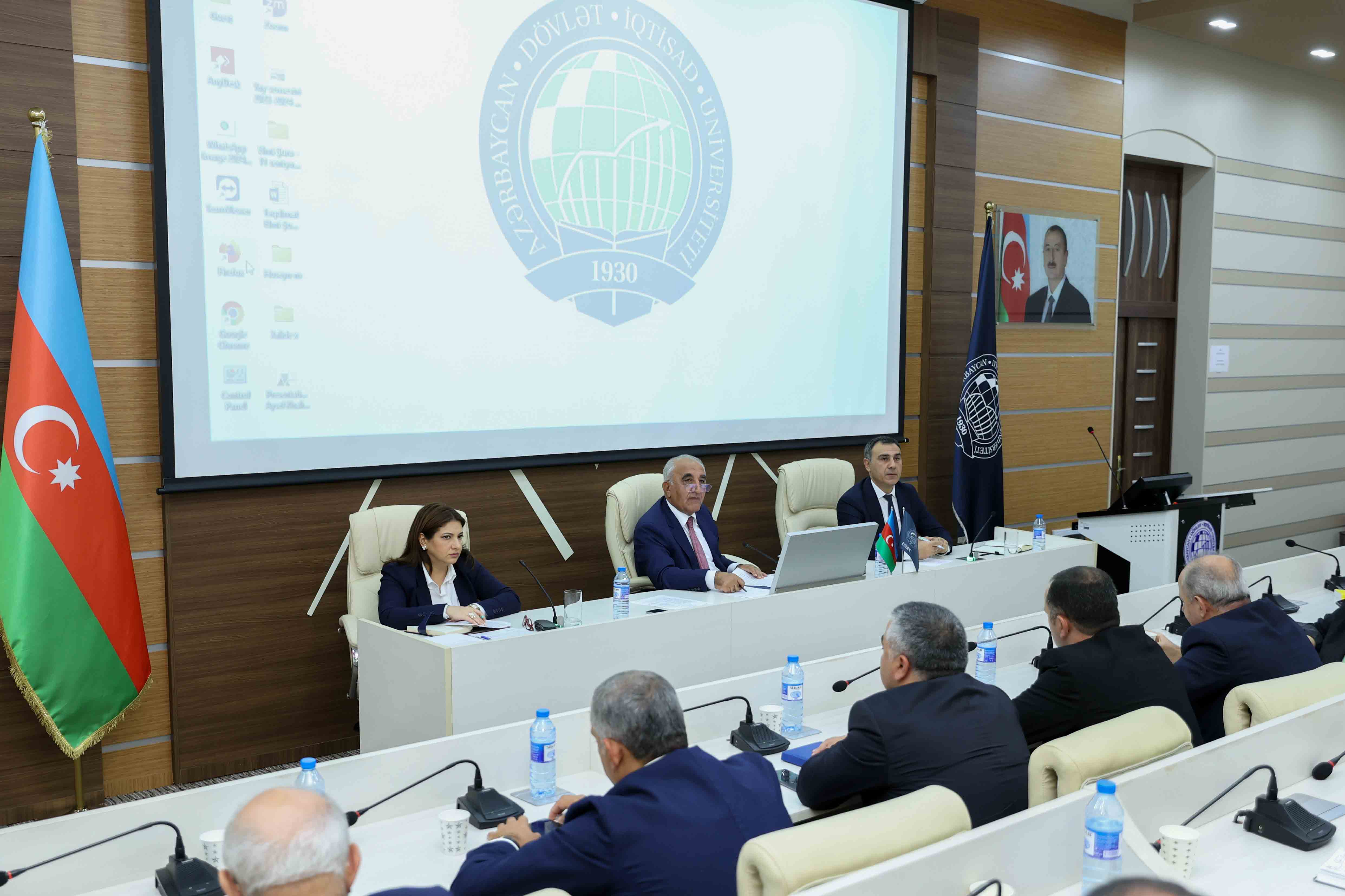 UNEC-in Elmi Şurasının yeni tədris ilində ilk iclası olub