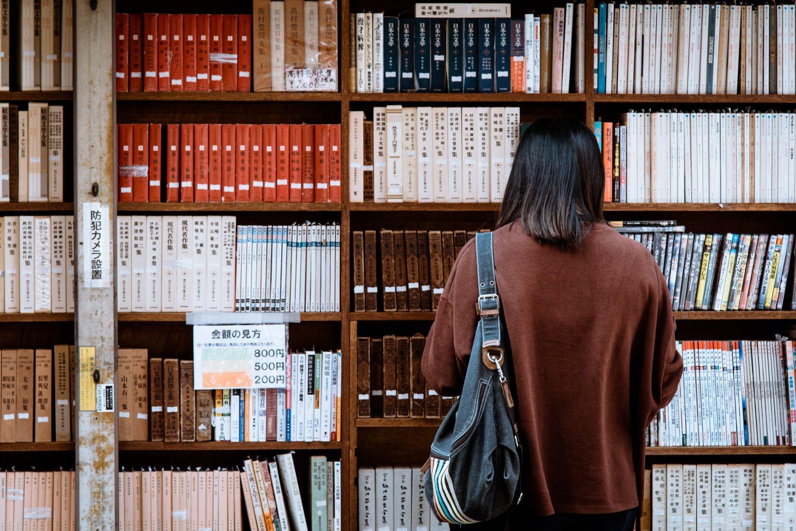 Universitetlərdə dərslik problemi: “Maliyyə ayrılmalıdır”