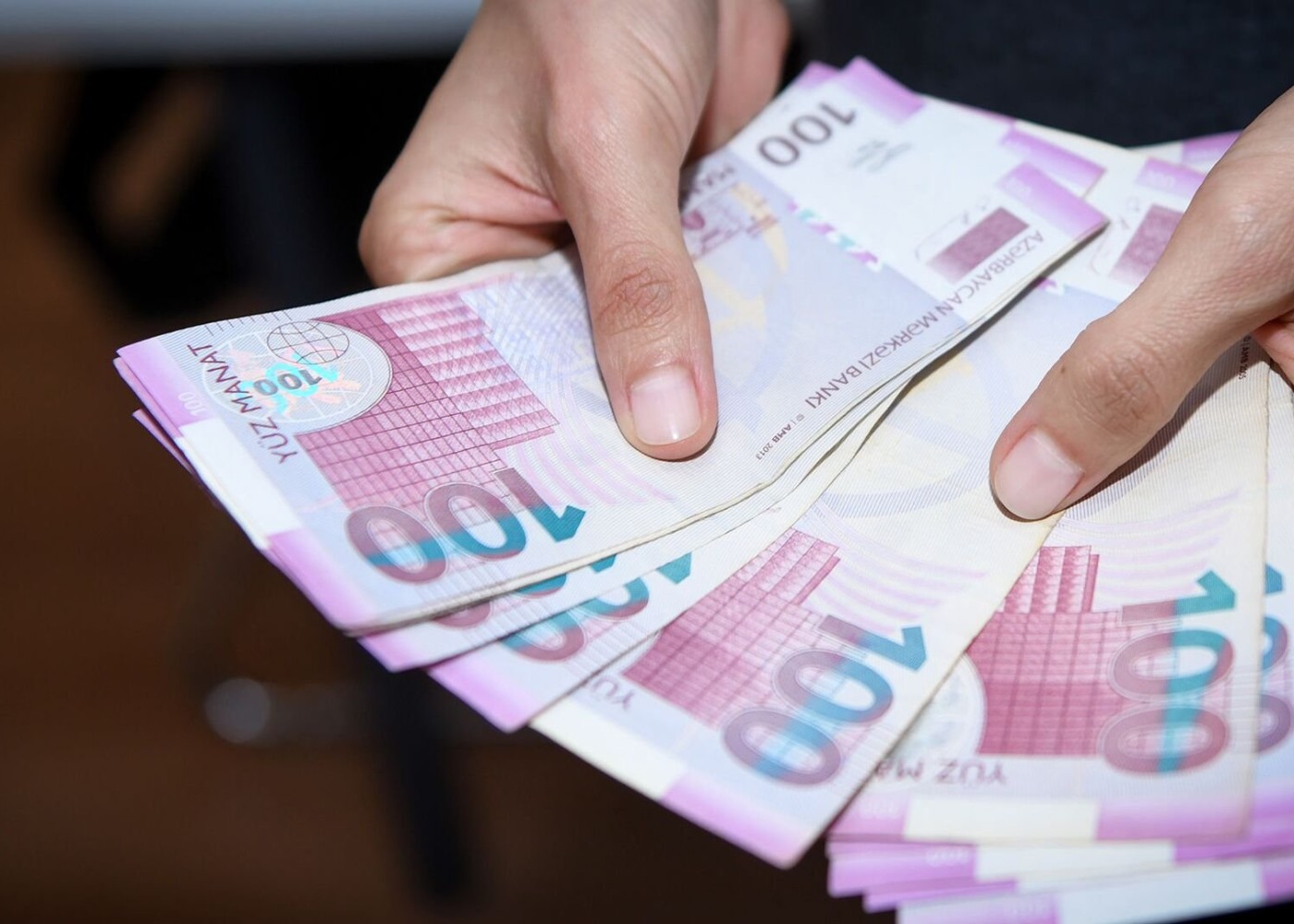 Məktəb direktorunun pul iddiası - ARAŞDIRILIR