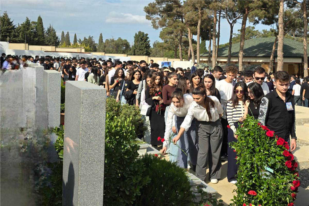 BMU tələbələri Vətən müharibəsi şəhidlərinin xatirəsini anıblar