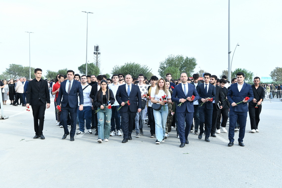 ADNSU-nun kollektivi&nbsp;Zəfər&nbsp;parkını&nbsp;ziyarət&nbsp;ediblər