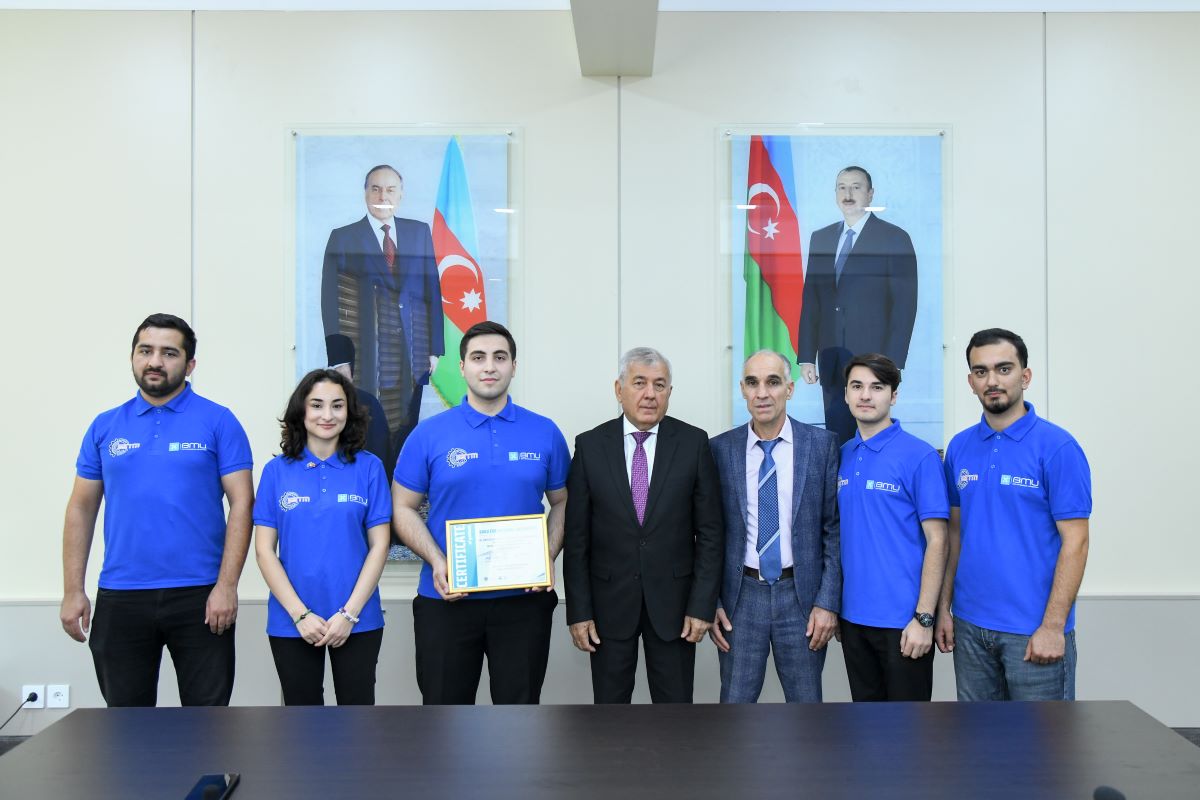BMU rektoru &ldquo;Zəngəzur&rdquo; PUA-sını hazırlayan tələbələrlə görüşüb