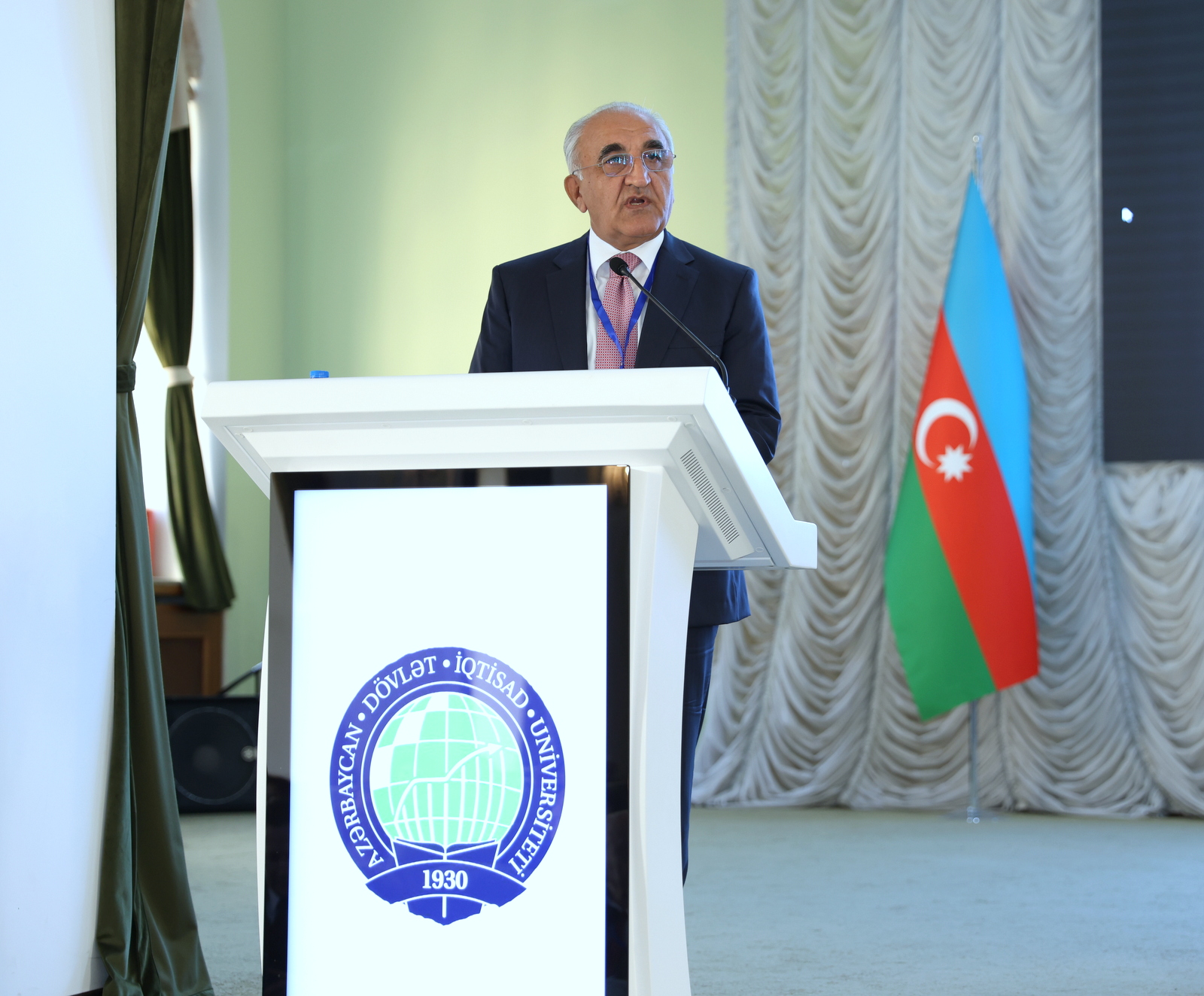 UNEC-də beynəlxalq konfrans öz işinə başlayıb -&nbsp;FOTO