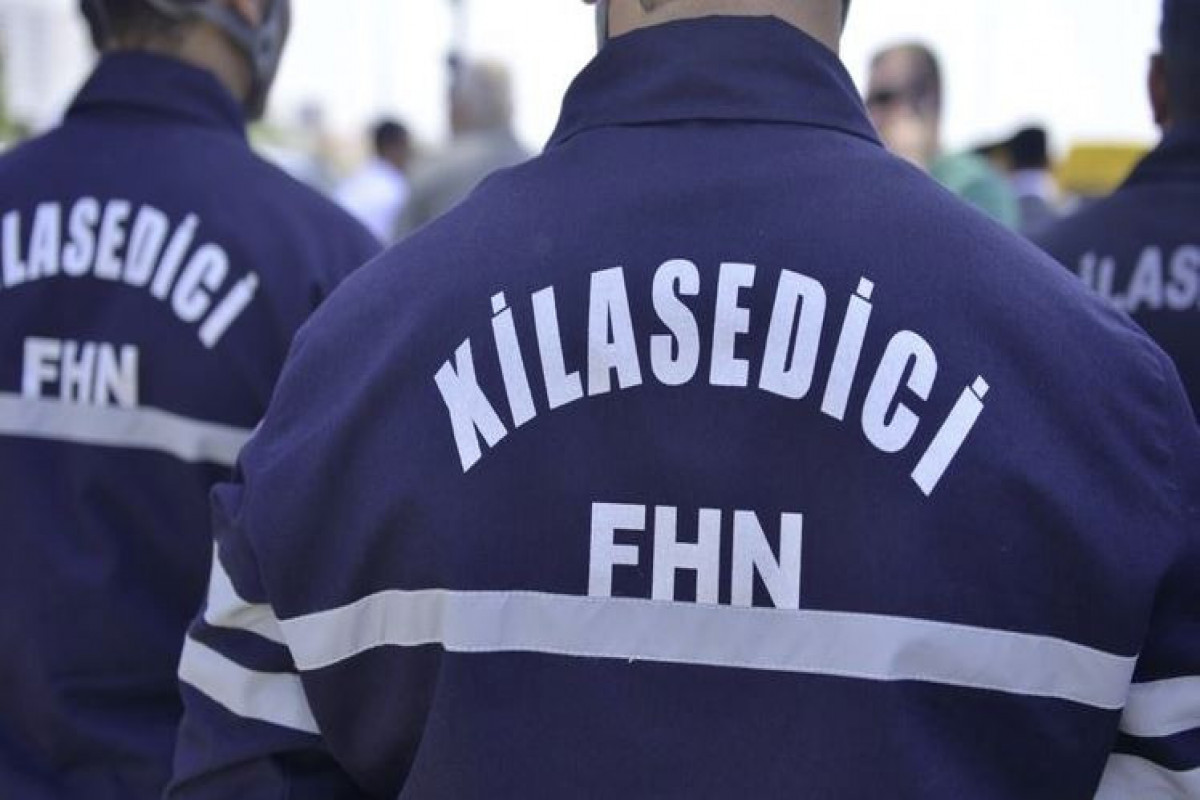 FHN liftdə qalan 3-ü azyaşlı olmaqla 4 nəfəri xilas edib