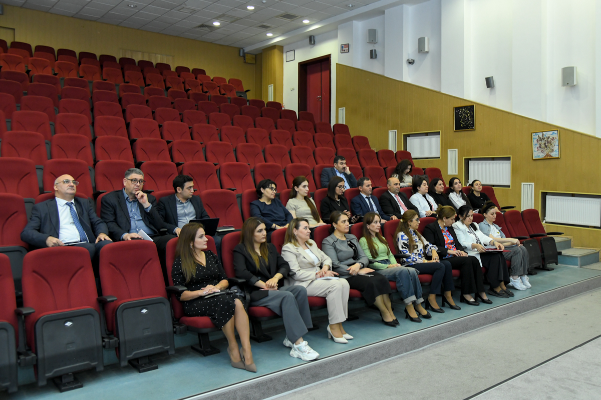 BMU-da elmmetrik bazalara çıxış mövzusunda təlim