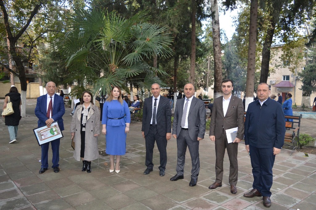 "Yaşıl dünya naminə həmrəylik ili"nə həsr olunan sərgi keçirilib