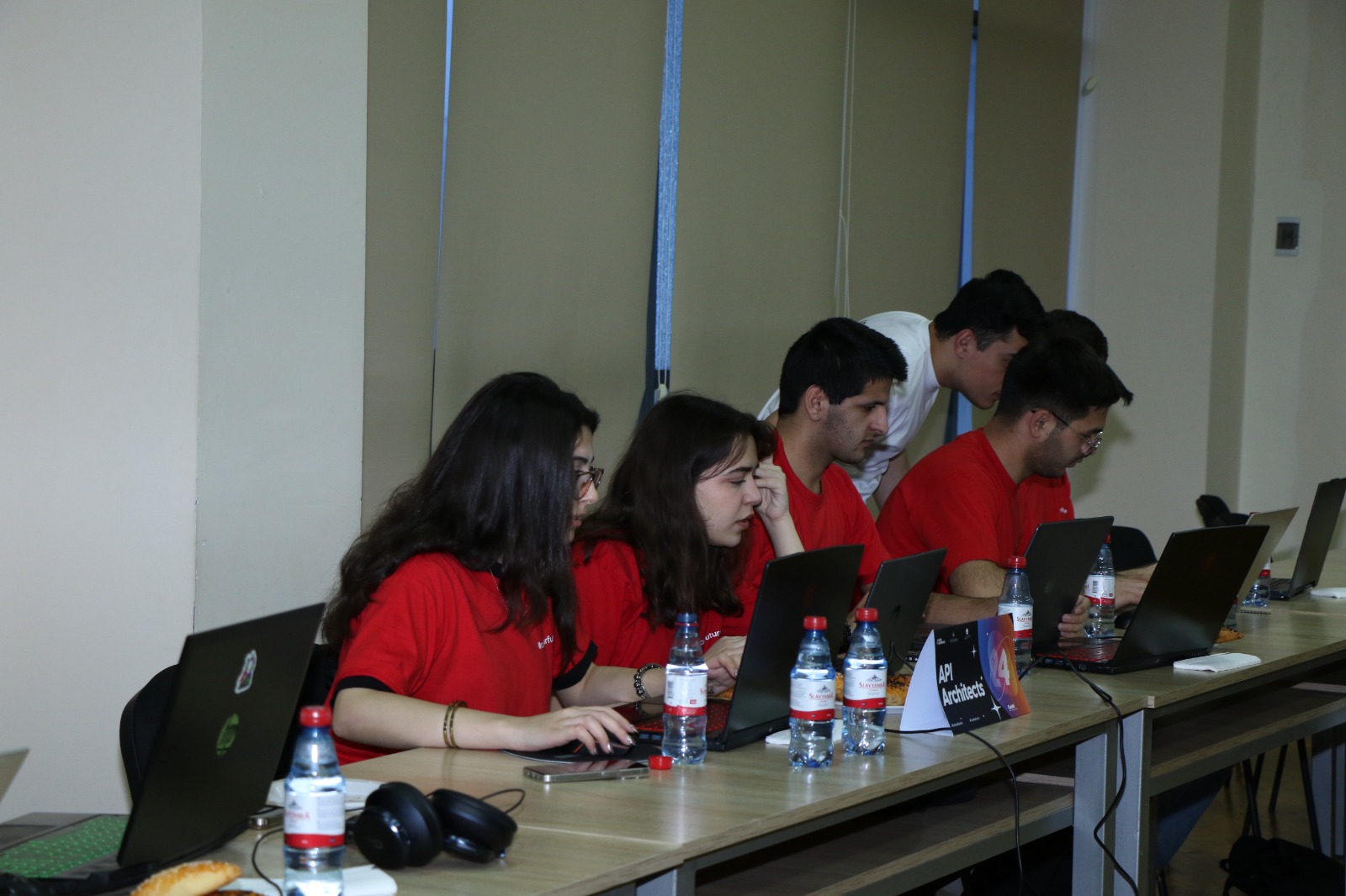 Azərbaycan Memarlıq və İnşaat Universitetində Code8 Hakatonu keçirilib