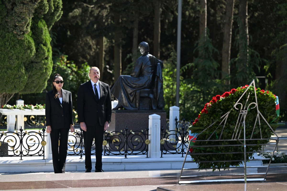 Prezident və xanımı Heydər Əliyevin məzarını ziyarət etdilər- YENİLƏNDİ