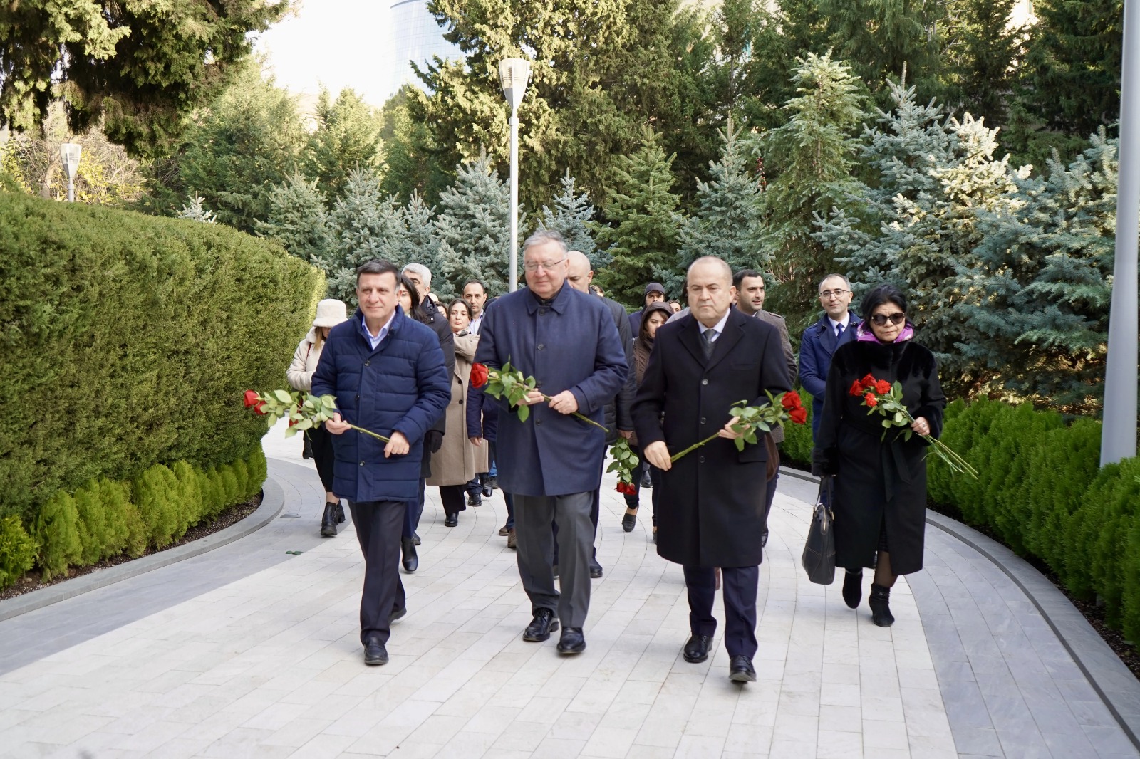 DİM rəhbərliyi və kollektivi H.Əliyevin məzarını ziyarət edib