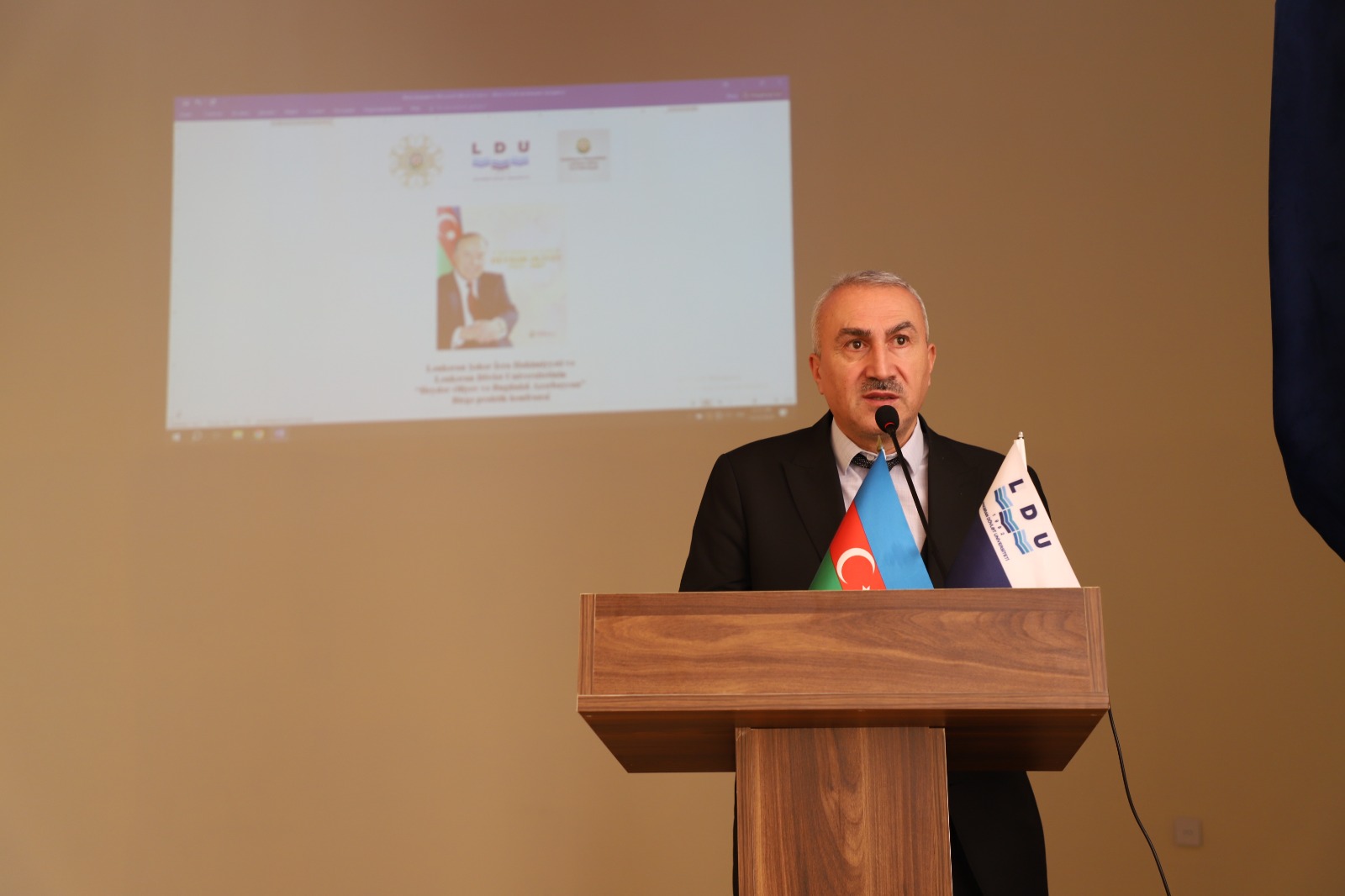 Heydər Əliyevin xatirəsi LDU-da ehtiramla yad olunub