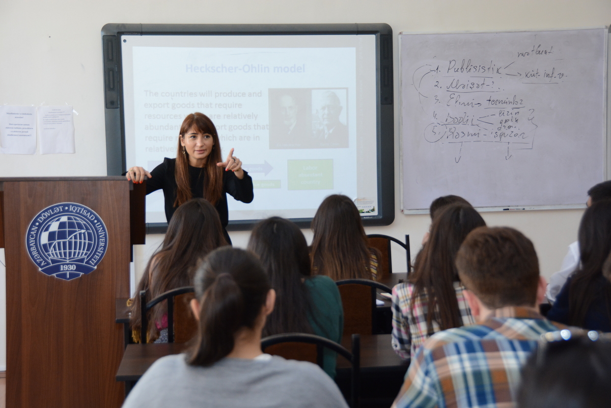 Bu halda universitet müəllimlərinin maaşları AZALA BİLƏR