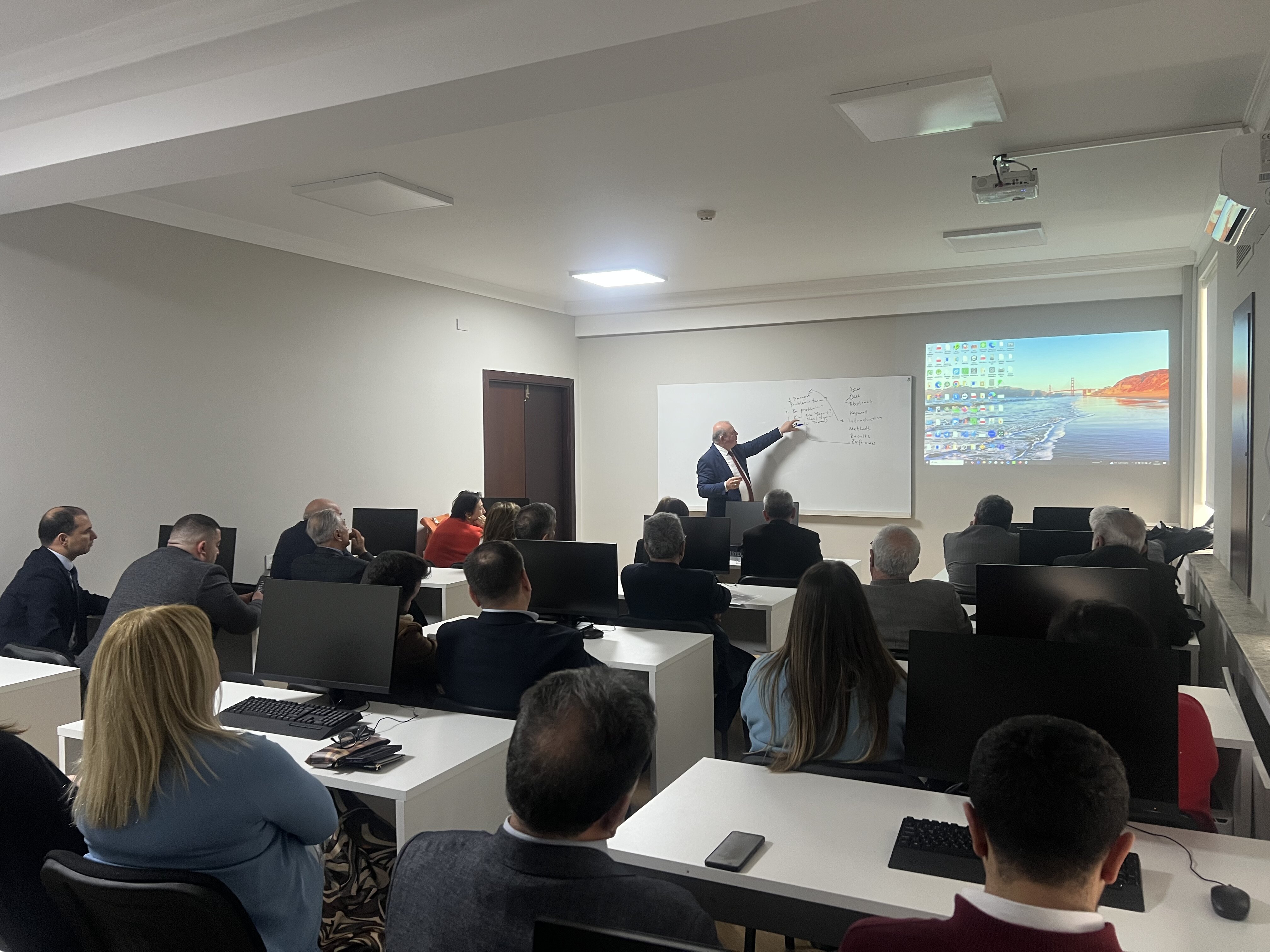 AzMİU-da Qazi Universitetinin professoru ilə maraqlı müzakirələr olub&nbsp;