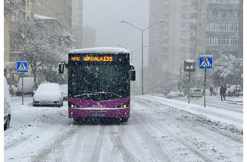 Bakıda və bir sıra rayonlarda qar yağır - FAKTİKİ HAVA 