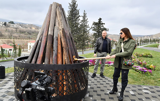 İlham Əliyev Ağdərədə Novruz tonqalını ALOVLANDIRDI