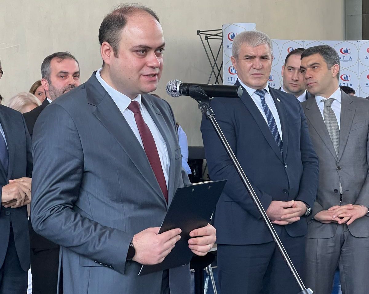 AzMİU məzunlarının 80%-i elə həmin il iş tapır