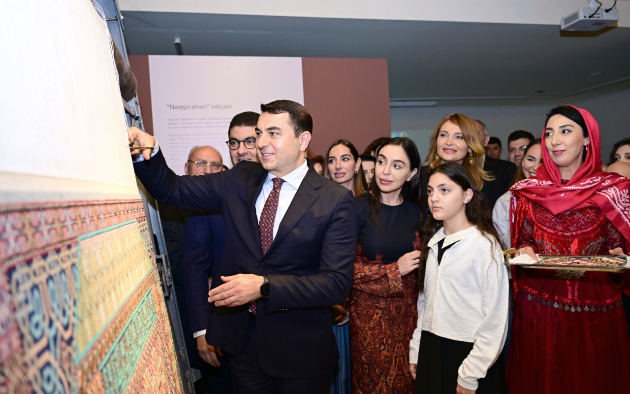 Leyla və Arzu Əliyevalar “Rabat xalça sənəti” sərgisində - FOTOLAR