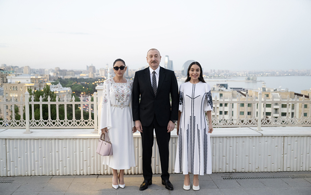 Prezidentlə ailə üzvləri "Gülüstan" sarayında - FOTO