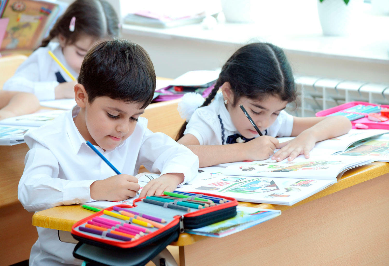 I sinfə qəbul: 100 minə yaxın uşağın prosesi tamamlanıb