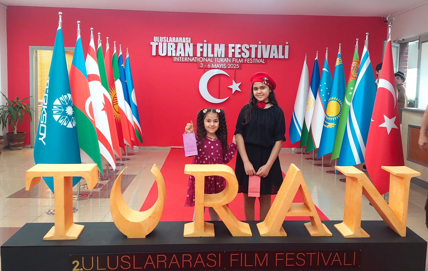 Paytaxt məktəbliləri II Beynəlxalq Turan Film Festivalında