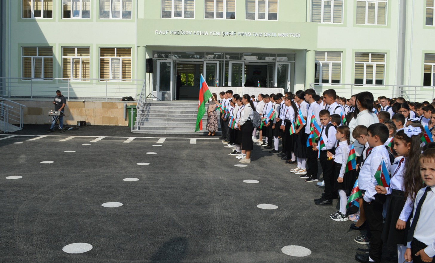 Məktəb çəkiliş poliqonu deyil