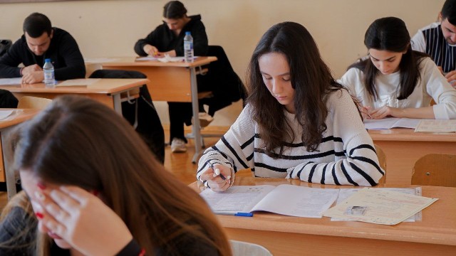 Bazar günü 55 minə yaxın abituriyent üçün imtahan VAR