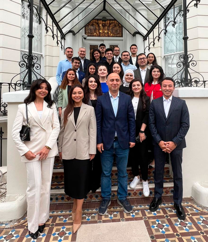 Elm və təhsil naziri Londonda Dövlət Proqramı təqaüdçüləri ilə görüşüb