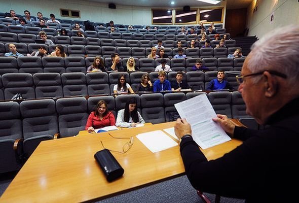 “Bəzi universitetlər 70-80 yaşlı müəllimlərə möhtac qalıb”