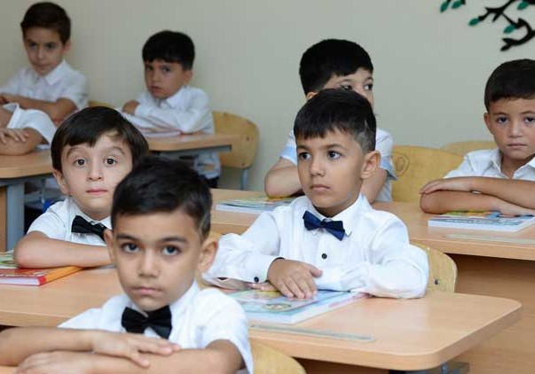 Tədris ili sentyabrda başlayıb mayda BİTMƏLİDİR