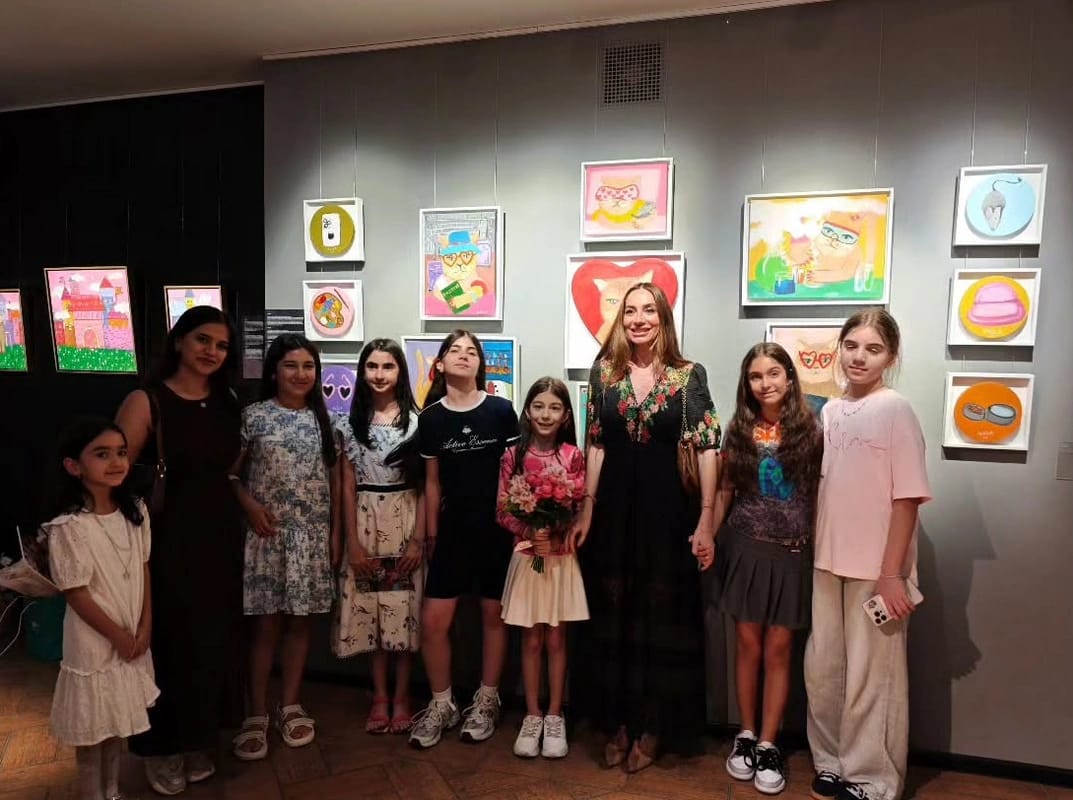 Arzu Əliyeva Bakıdakı "Gallery" rəsm qalereyasında olub