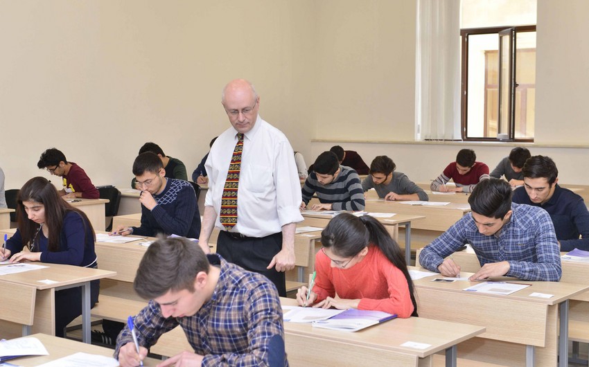 Nəzarətçi köçürməyə şərait yaratdı - İmtahandan çıxarıldı