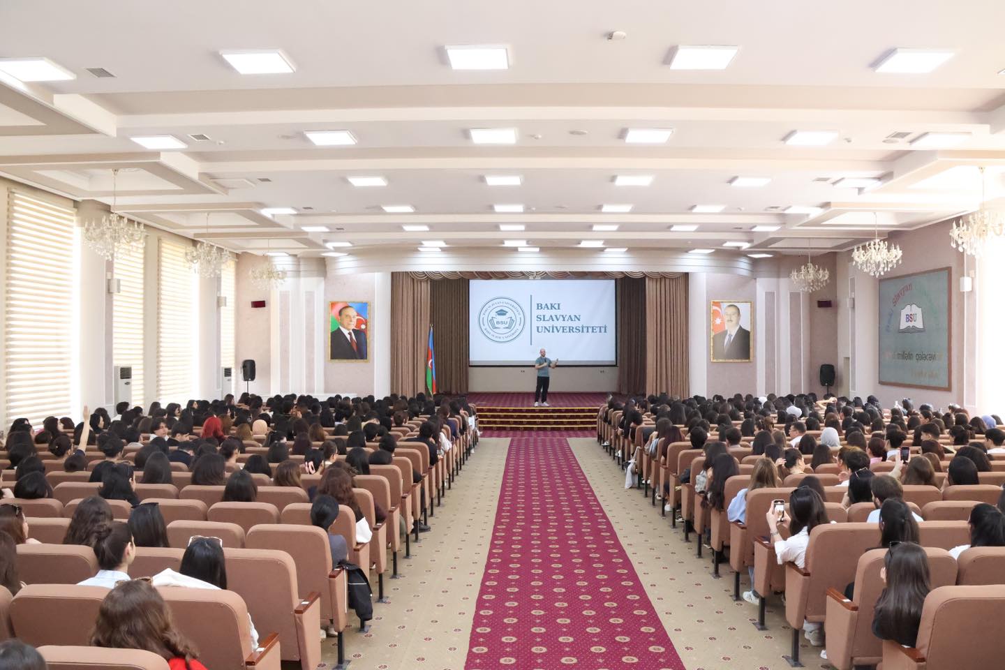 Akt zalında imtahan tələbələrin narazılığına səbəb oldu - BSU-da etirazlar