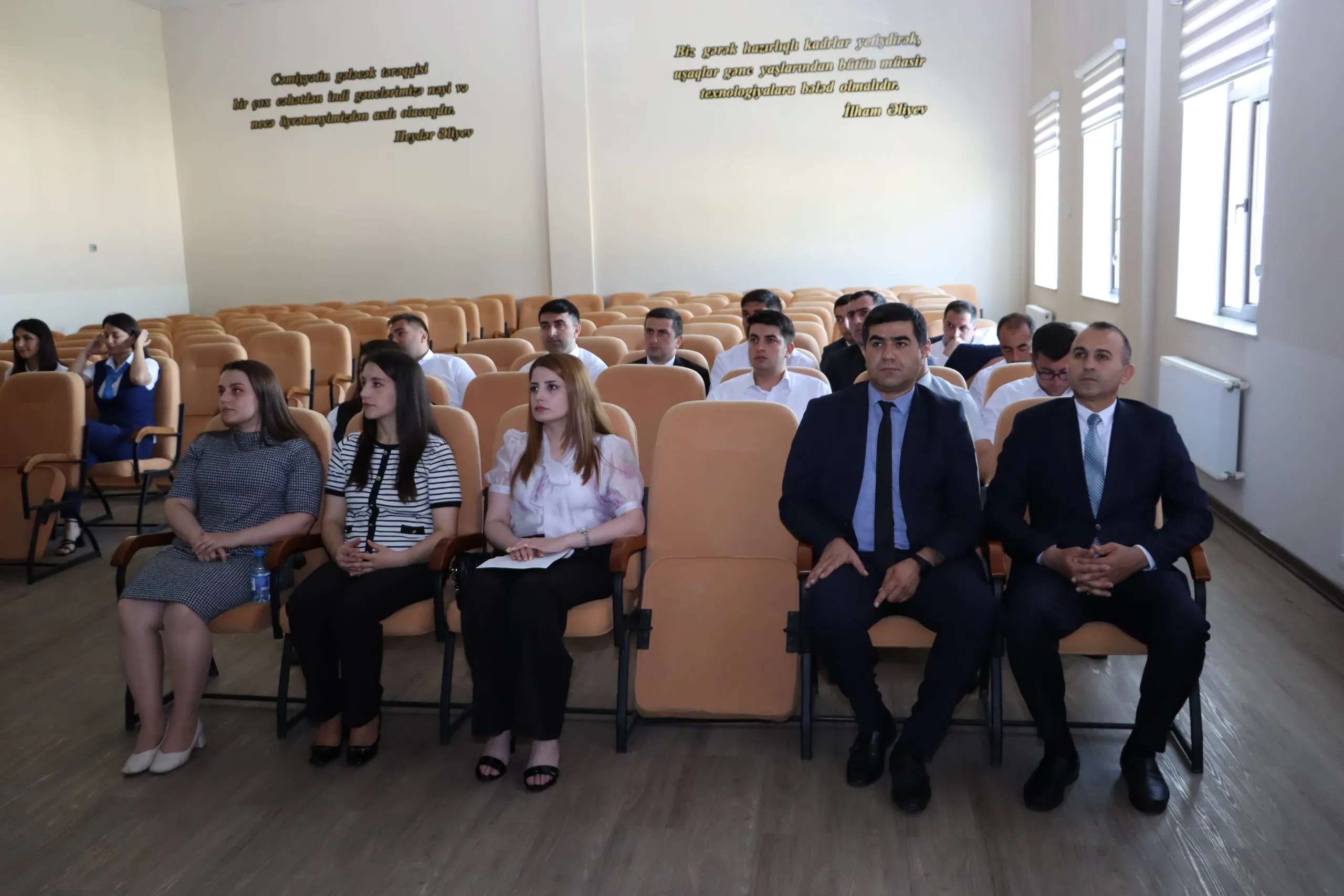 Dövlət qulluqçuları üçün təlimlər keçirilib