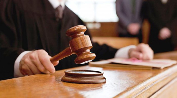Hakim Trampın Harvardda oxumaq istəyən əcnəbi tələbələrə viza qadağasını bloklayıb