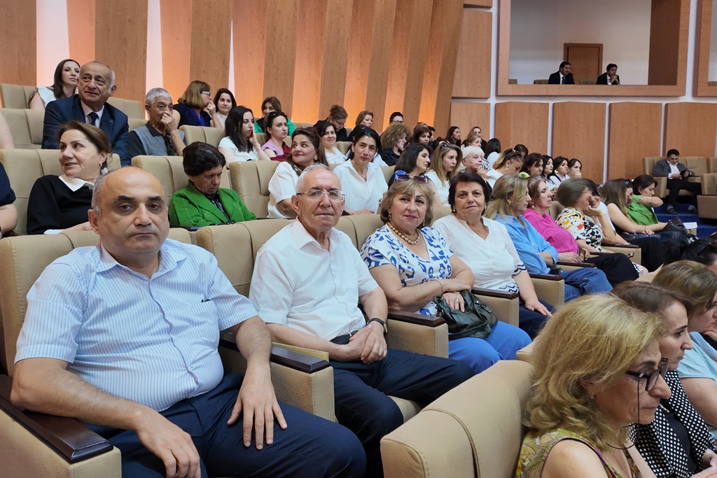 Bəxtiyar Vahabzadənin 100 illiyinə həsr olunmuş konfransın açılışı olub