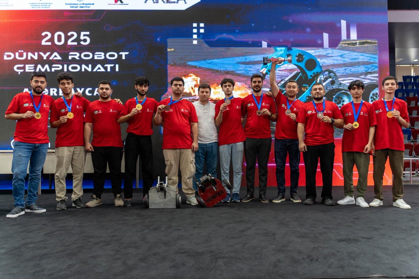 Azərbaycanlı gənclər robot döyüşündə qalib gəldi