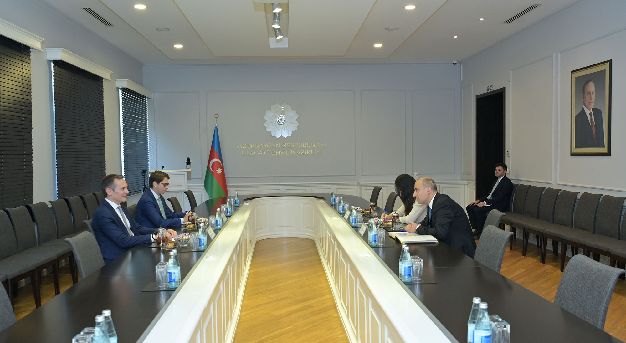 Elm və təhsil naziri İtaliyanın ölkəmizdəki səfiri ilə görüşüb