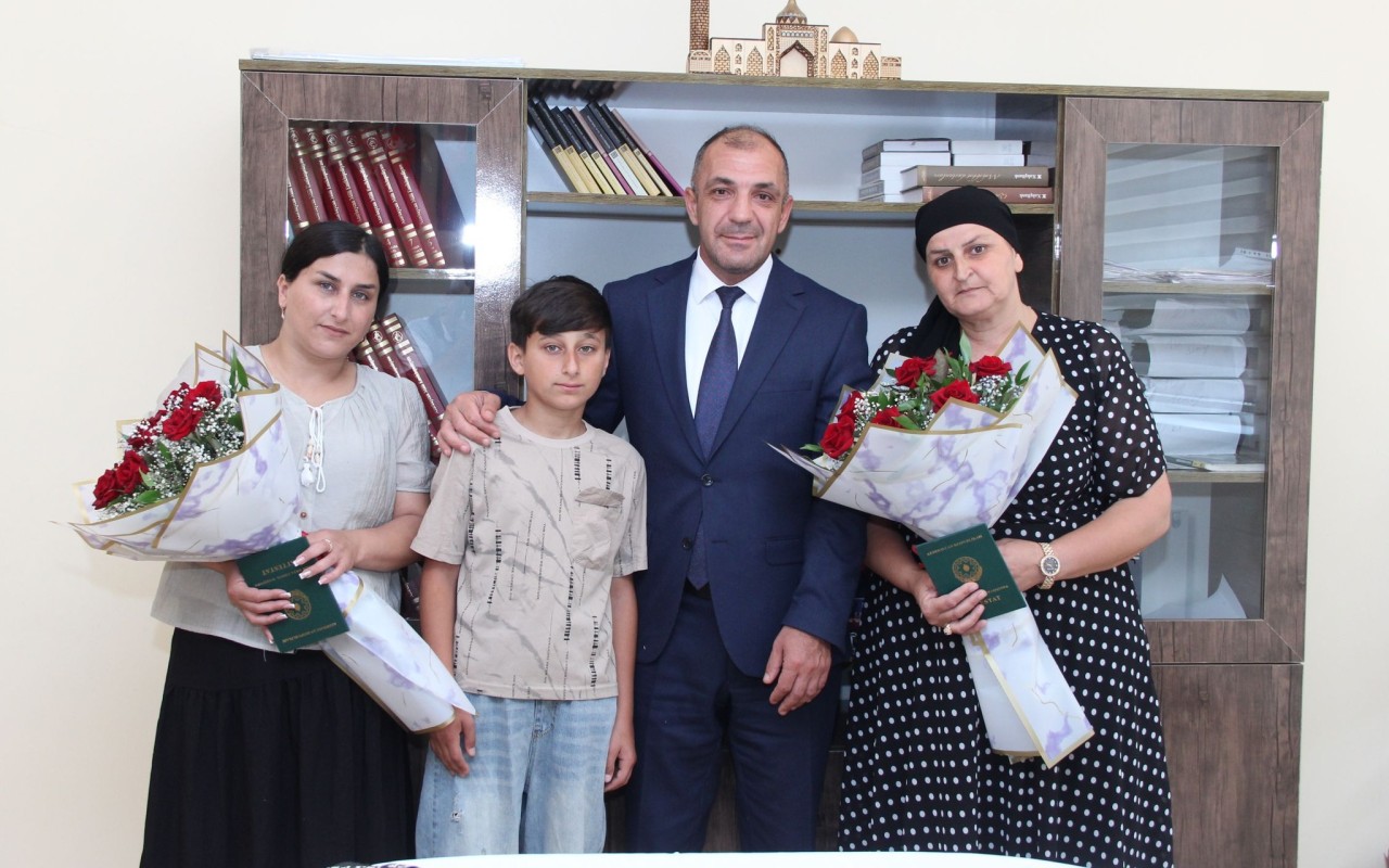 Şəhid anası və şəhid yoldaşı məzun oldu