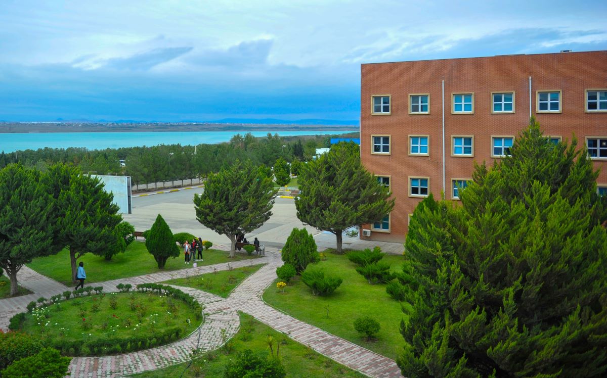 BMU-nun neçə məzunu fərqlənmə diplomu ilə BİTİRİR? - SORĞU