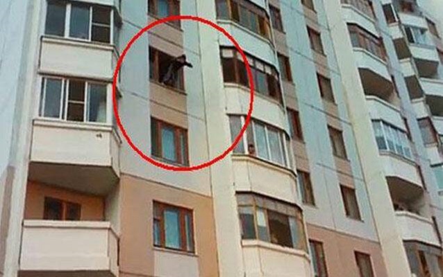 14-cü mərtəbədən yıxılan 17 yaşlı qız sağ qaldı