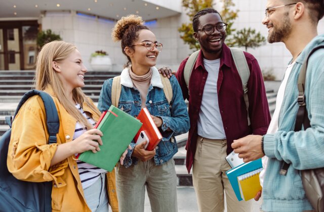 Bu ölkədə məktəbi bitirənlərin yalnız yarısı universitetə daxil olur