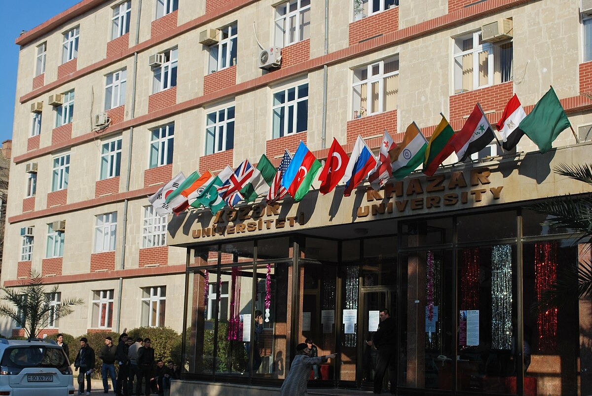 Xəzər Universitetində neçə tələbə qırmızı diplomla məzun olub? - SORĞU 