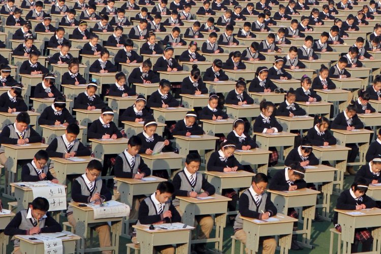 Çində magistr diplomu iş tapmağın əsas şərtinə çevrilib