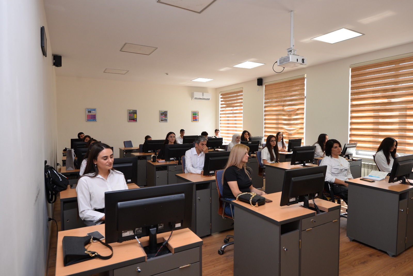 300-dən çox müəllim beynəlxalq təlimlərə cəlb ediləcək