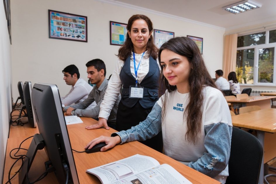 Peşə təhsilində qadınların üstünlüyü: Ən çox bu ixtisaslar SEÇİLİR