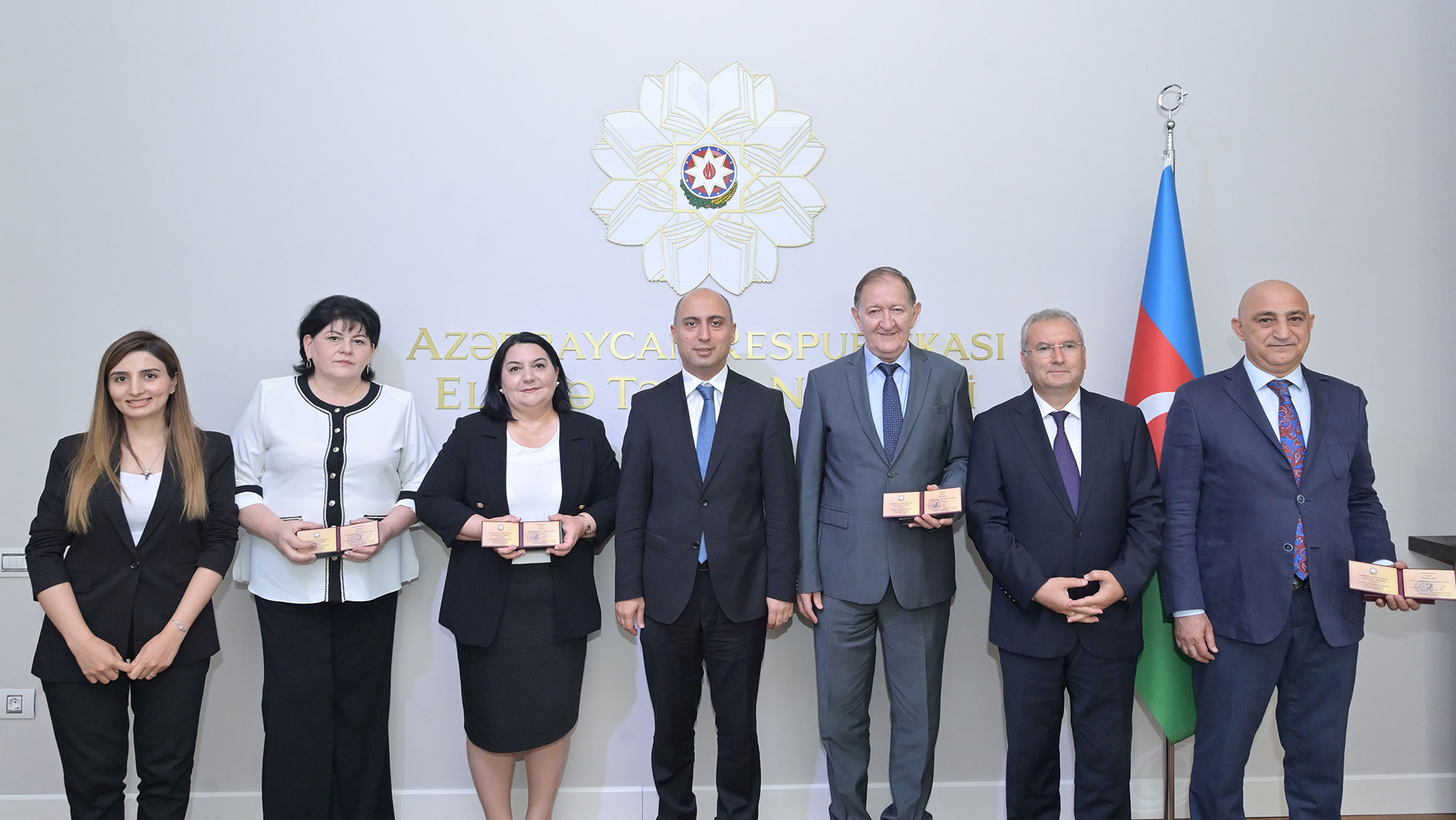 Nazirliyin əməkdaşlarına dövlət təltifləri təqdim edilib
