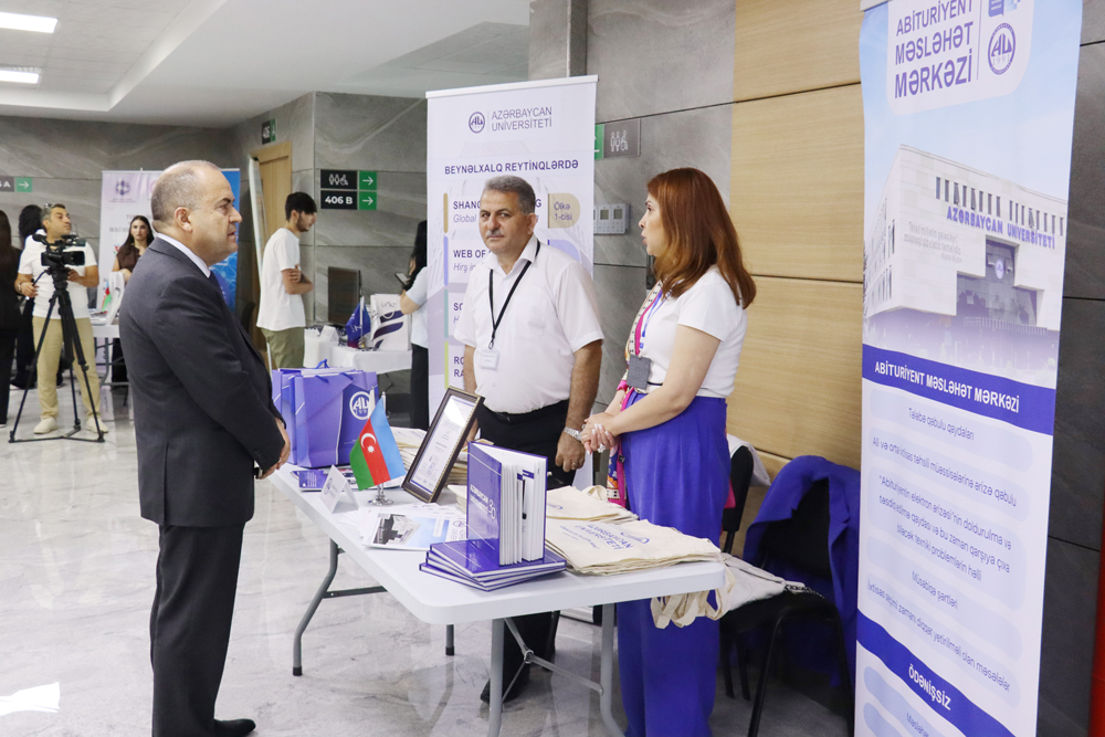 Azərbaycan Universiteti ali təhsil müəssisələrinin sərgisində təmsil olunur