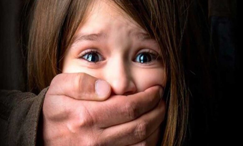 Azyaşlılara zorakılığa qarşı sərt qanunlar: Hansı ölkə nə cəza tətbiq edir?
