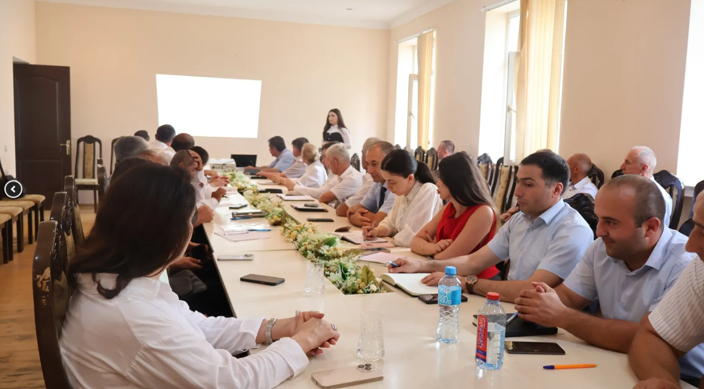 Dövlət qulluqçuları üçün növbəti təlimlər keçirilir