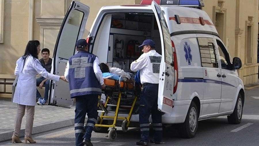 İstirahətdən qayıdan uşaq bağçasının işçiləri yol qəzasına düşdü - 6 nəfər yaralandı